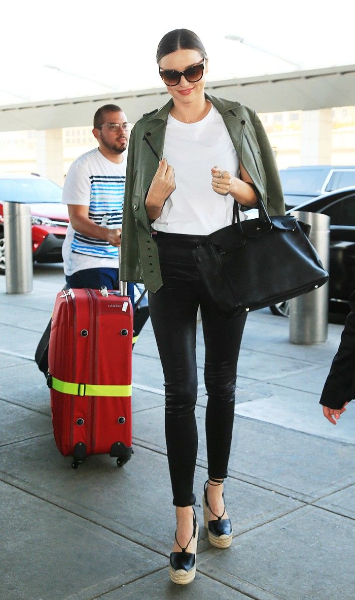 7-summer-travel-outfits-to-get-you-through-the-airport-in-style-2934114.700x0c.jpg